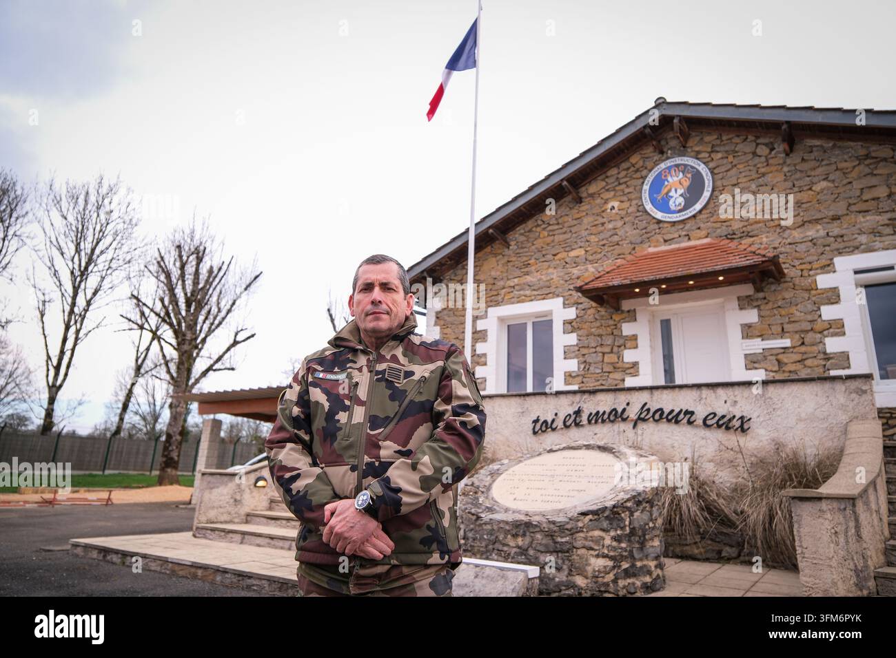 GRAMAT, FRANCIA - 2026/03/03: Cani rilevatori elettronici della gendarmeria presso il centro nazionale di addestramento dei cani di Gramat, dove i malinois vengono addestrati a Foto Stock