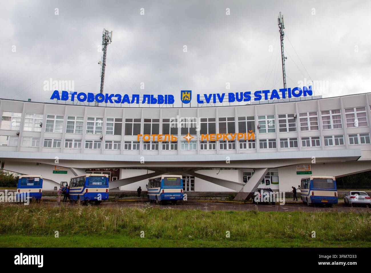 Stazione degli autobus a Lviv (Ucraina) progettata dagli architetti V. Sahaydakivsky, V. Leokhnovsky e M. Stoliarov Foto Stock