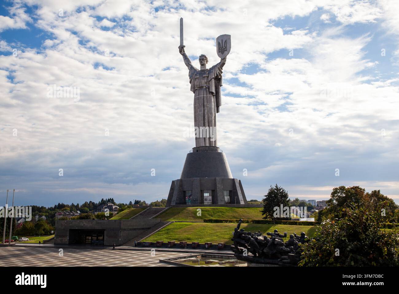 Madre Ucraina, a Kyiv, Ucraina - La scultura fa parte del Museo Nazionale della Storia dell'Ucraina nella Seconda Guerra Mondiale Foto Stock