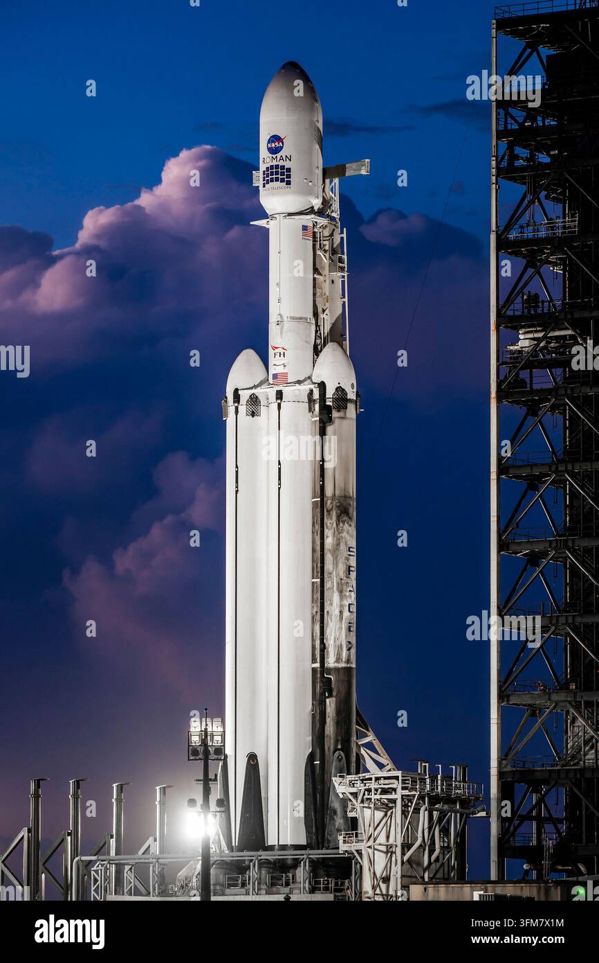 Telescopio spaziale romano verticale a LC 39A, Centro spaziale Kennedy, Florida, 29 agosto 2026 Foto Stock