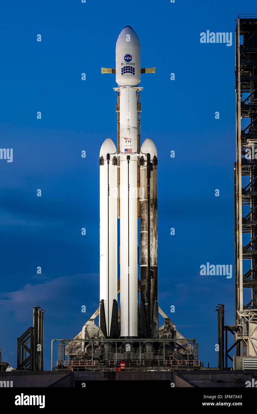 Telescopio spaziale romano verticale a LC 39A, Centro spaziale Kennedy, Florida, 29 agosto 2026 Foto Stock