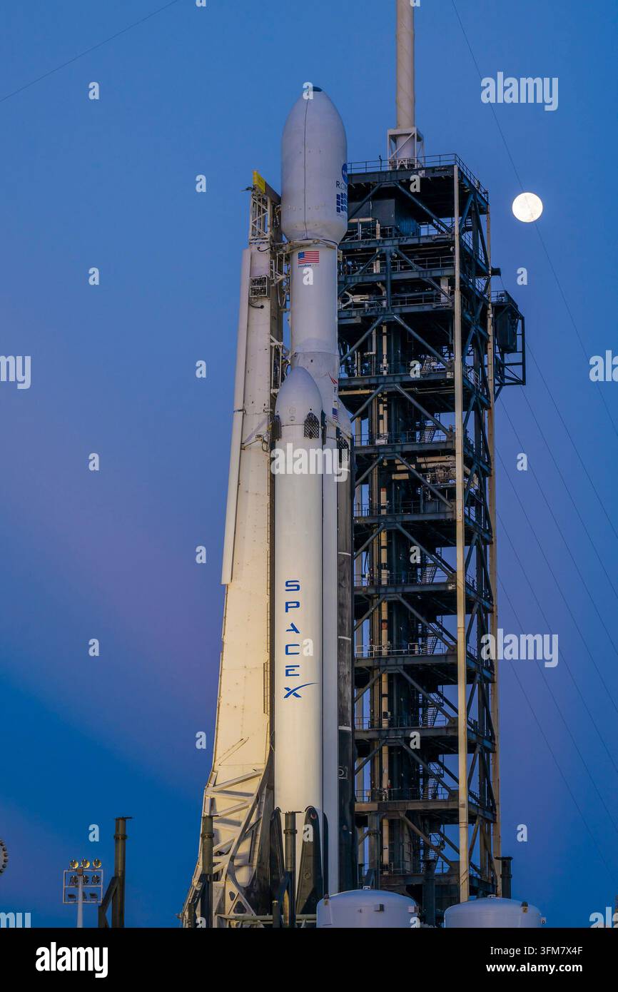 Telescopio spaziale romano verticale a LC 39A, Centro spaziale Kennedy, Florida, 29 agosto 2026 Foto Stock