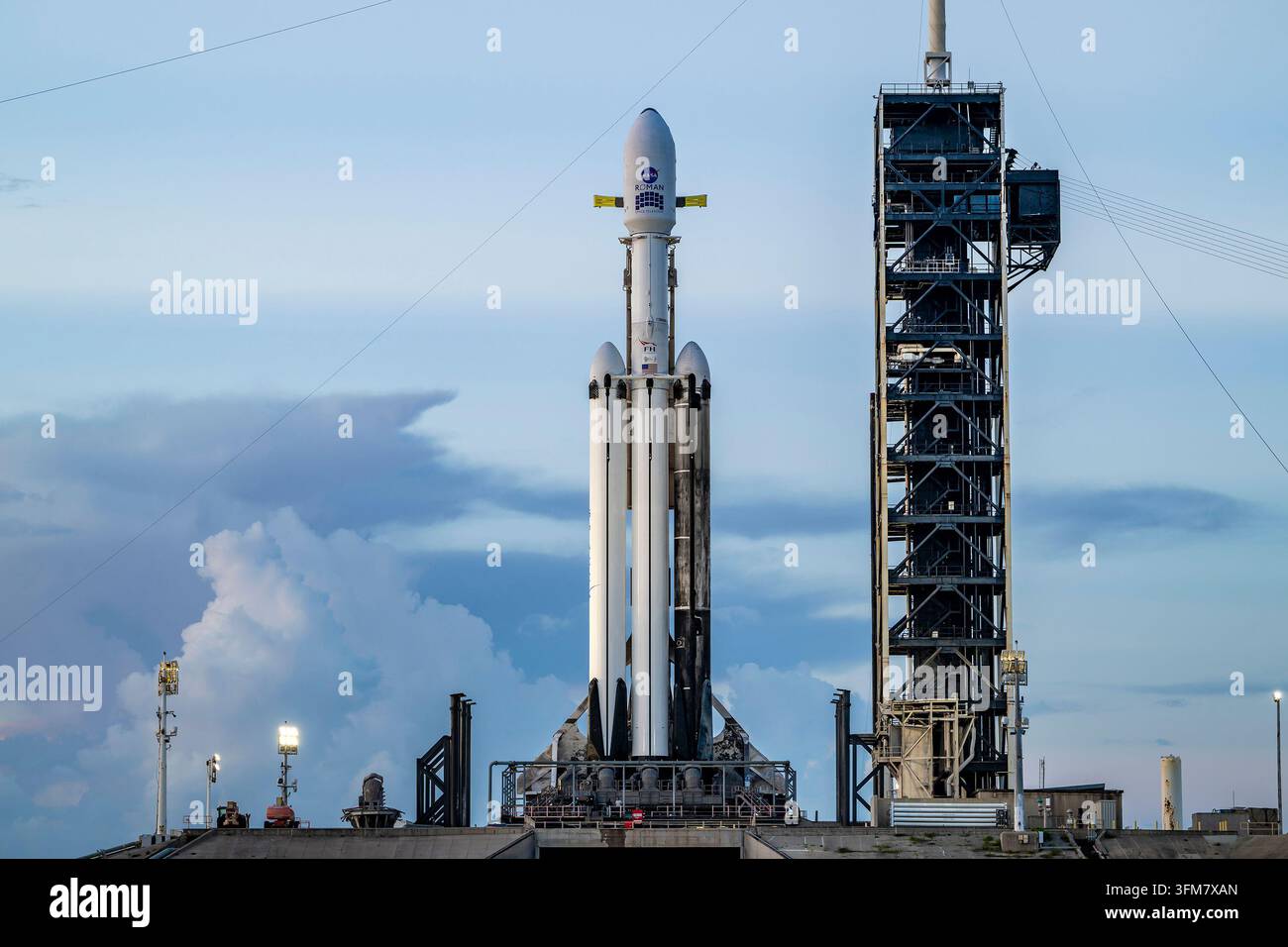 Telescopio spaziale romano verticale a LC 39A, Centro spaziale Kennedy, Florida, 29 agosto 2026 Foto Stock
