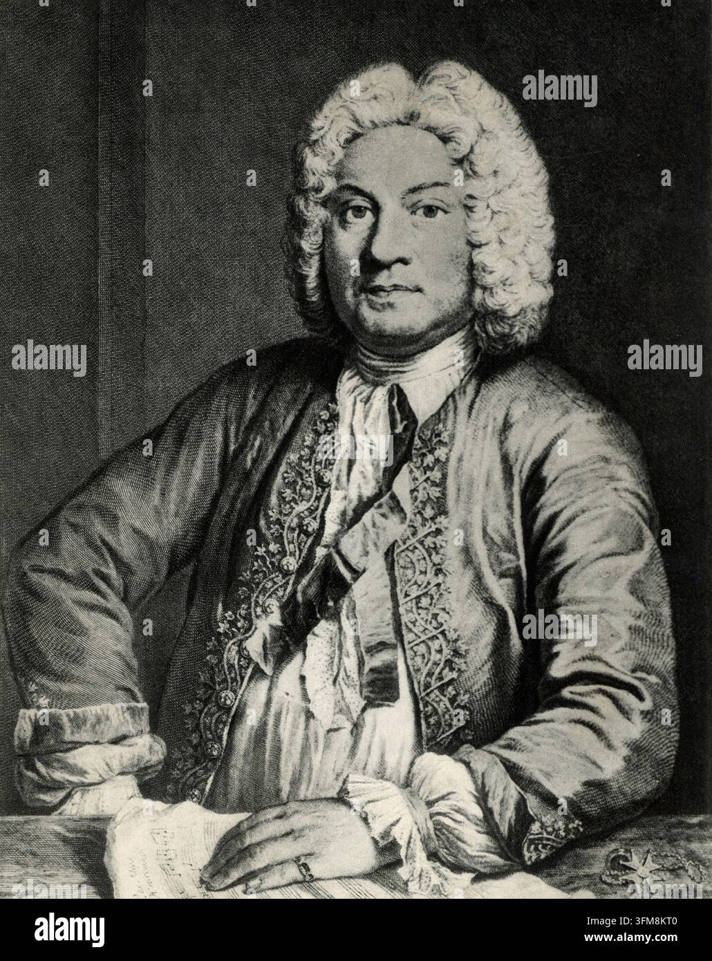 Un'incisione di François Couperin (1668–1733) che raffigura il compositore e organista barocco francese noto come 'Couperin le Grand' per distinguerlo dai membri della sua famiglia musicalmente dotati. Al servizio della corte del re Luigi XIV, Couperin fu un compositore prolifico per il clavicembalo e ricoprì la prestigiosa posizione di organista alla Chapelle Royale di Versailles. Questo ritratto postumo, creato da Jean-Charles Flipart (1682–1751) su un dipinto di André Bouys (1656–1740), lo mostra in abiti formali con fogli di musica. 1735. Foto Stock