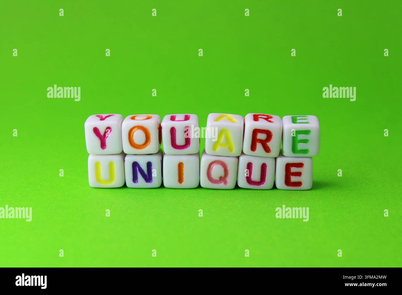 Sei unico. Frase fatta di cubi di lettere Foto Stock