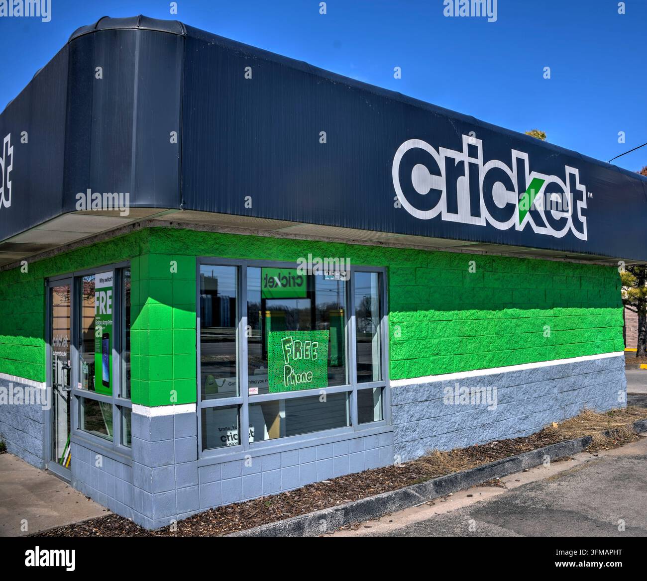 Springfield, Missouri - 22 marzo 2019: Cricket Wireless, un fornitore di servizi wireless americano, di proprietà di AT&T, offre servizi di telefonia cellulare e musica prepagati Foto Stock