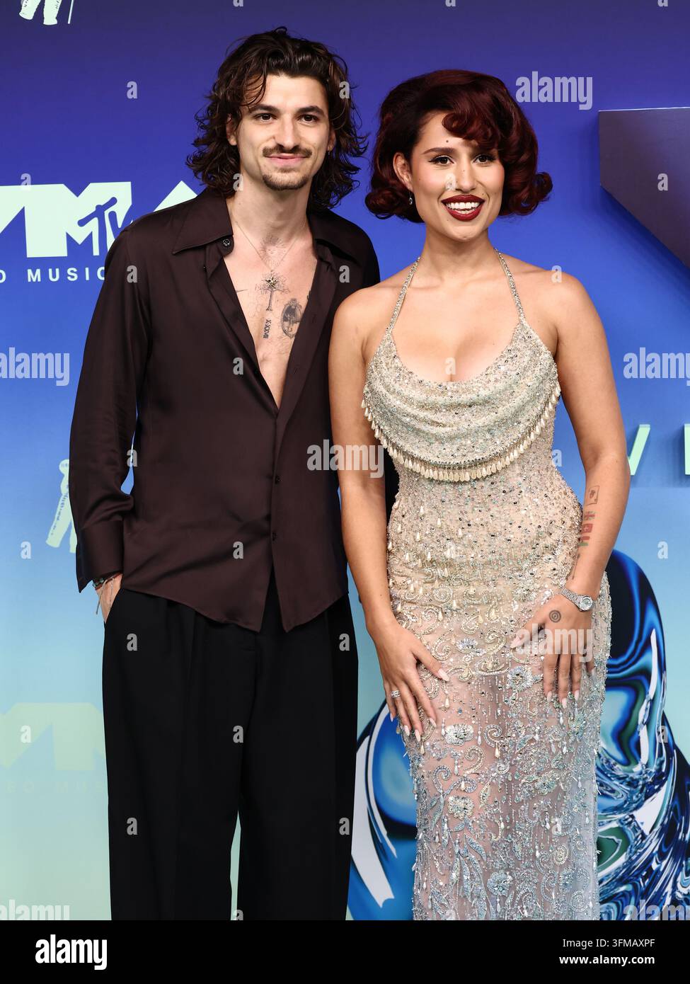 Los Angeles, Stati Uniti. 27 set, 2026. Mike Sabath e Raye ai MTV Video Music Awards 2026 tenuti al Peacock Theater di L.A. Live il 27 settembre 2026 a Los Angeles, California, Stati Uniti. (Foto di Xavier Collin/Image Press Agency) Credit: Image Press Agency/Alamy Live News Foto Stock