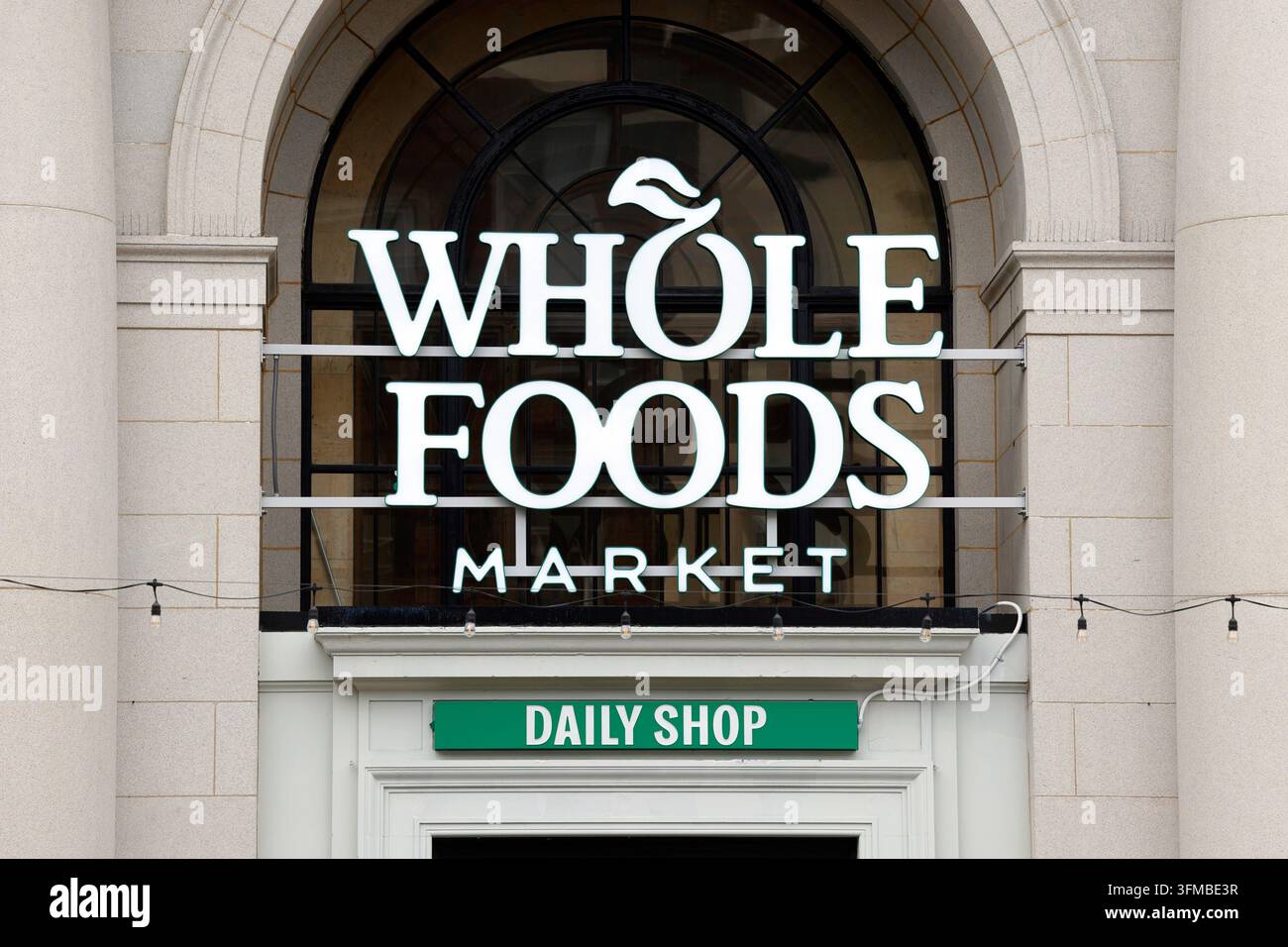 Segnaletta per il Whole Foods Market Daily Shop a Hoboken, New Jersey. Il Daily Shop è un piccolo negozio di alimentari con la linea Whole Foods 365 Foto Stock