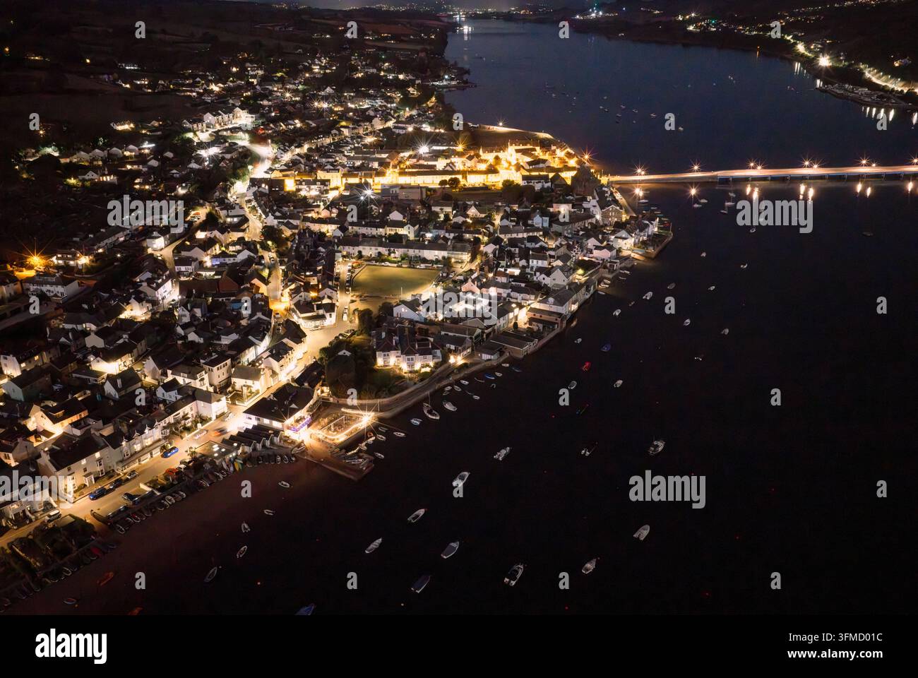 Immagine a droni di Shaldon & Teignmouth dal fiume Teign di notte. Foto Stock