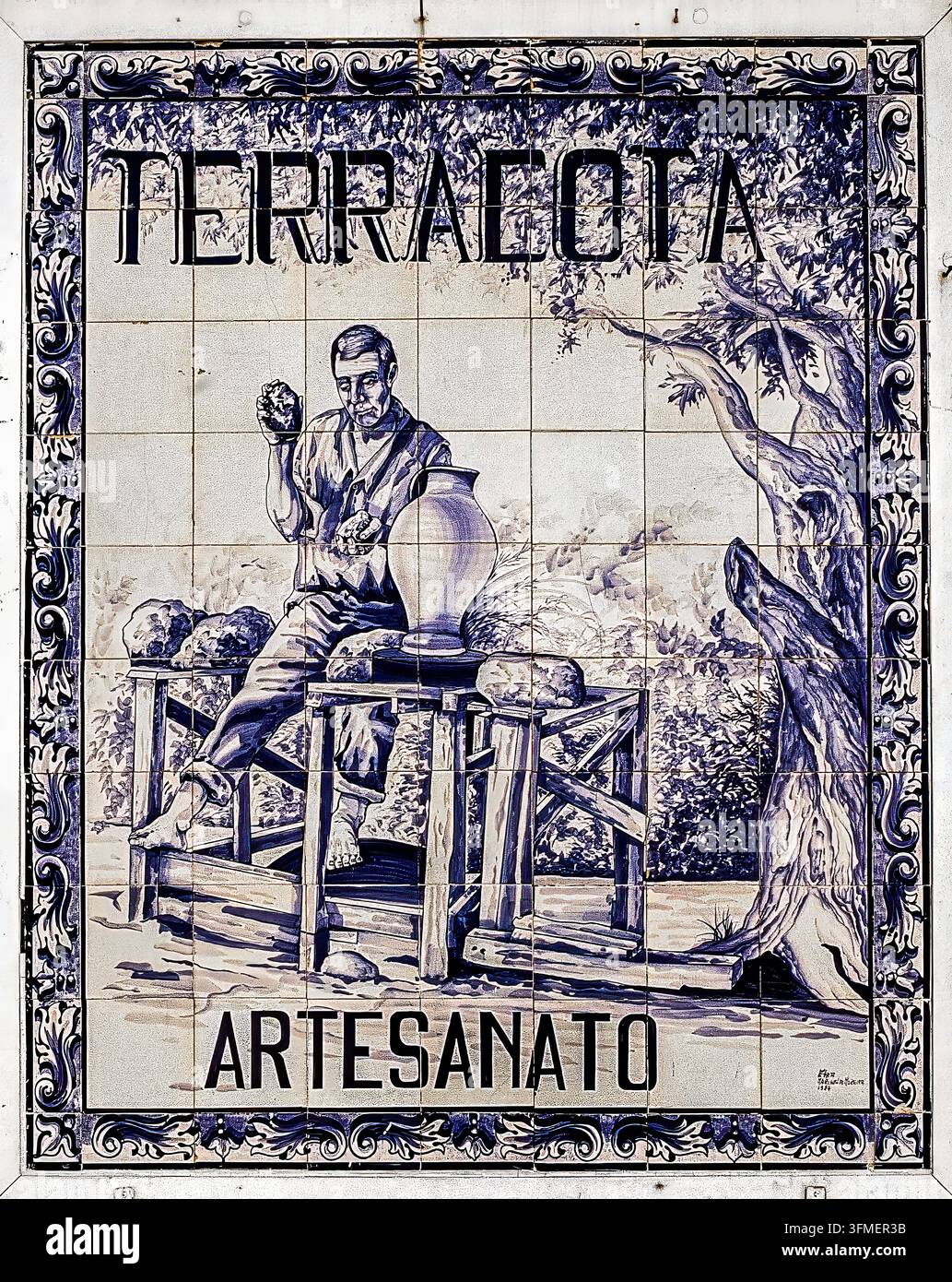 Negozio di ceramiche, storica città costiera di Lagos sull'Atlantico, ruolo importante nella storia marittima e delle scoperte portoghesi, Algarve, Portogallo, Lagos Foto Stock