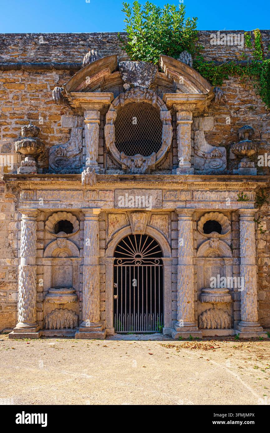 Francia, Rodano, Neuville-sur-Saône, ninfeo del XVII secolo nel parco del castello di Ombreval Foto Stock