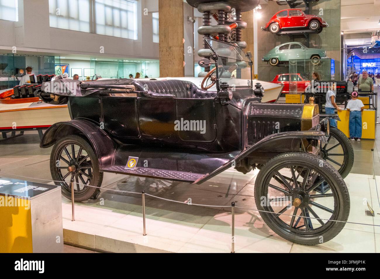 Regno Unito, Londra, South Kensington, Museo della Scienza, Ford Model T, 1916 Foto Stock