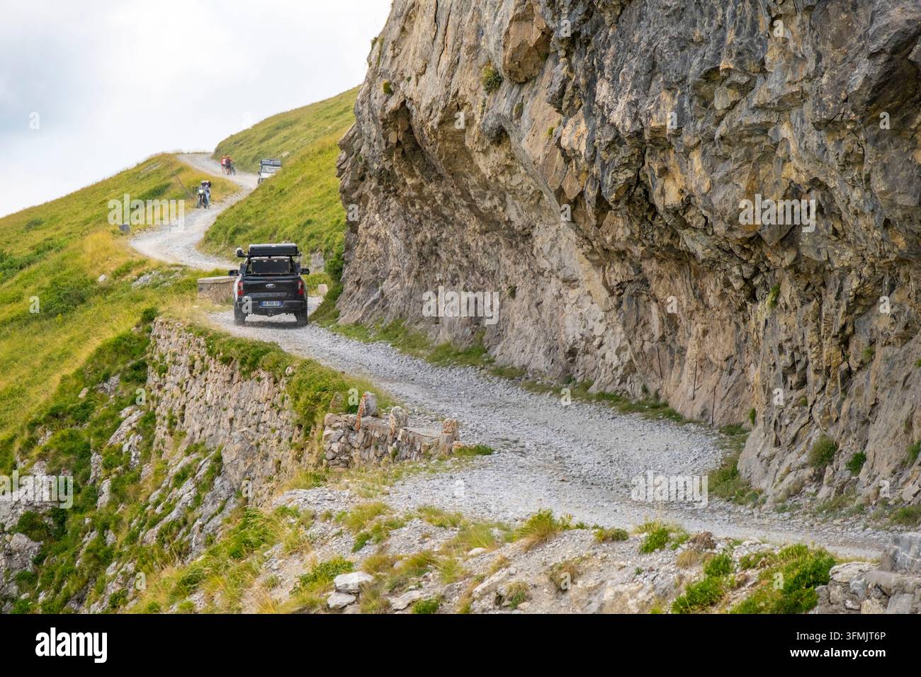 Francia, Alpes Maritimes, Col de Tende, Alta via del Sal, pista di montagna tra Italia e Francia, veicolo fuoristrada, 4x4 Foto Stock