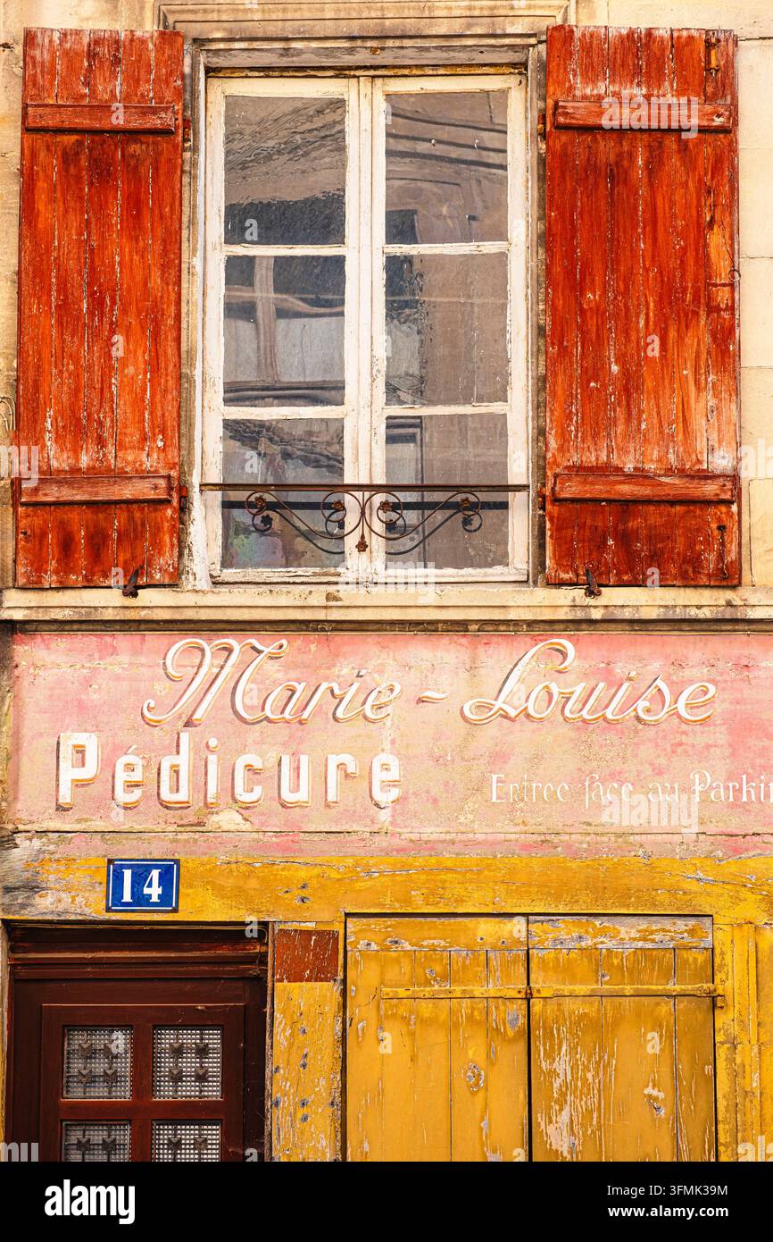 Francia, Haute-Marne, Joinville, vecchio cartello dipinto Foto Stock