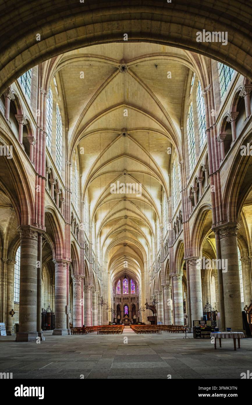 Francia, Aisne, Soissons, navata della cattedrale di Saint-Gervais-et-Saint-Protais Foto Stock