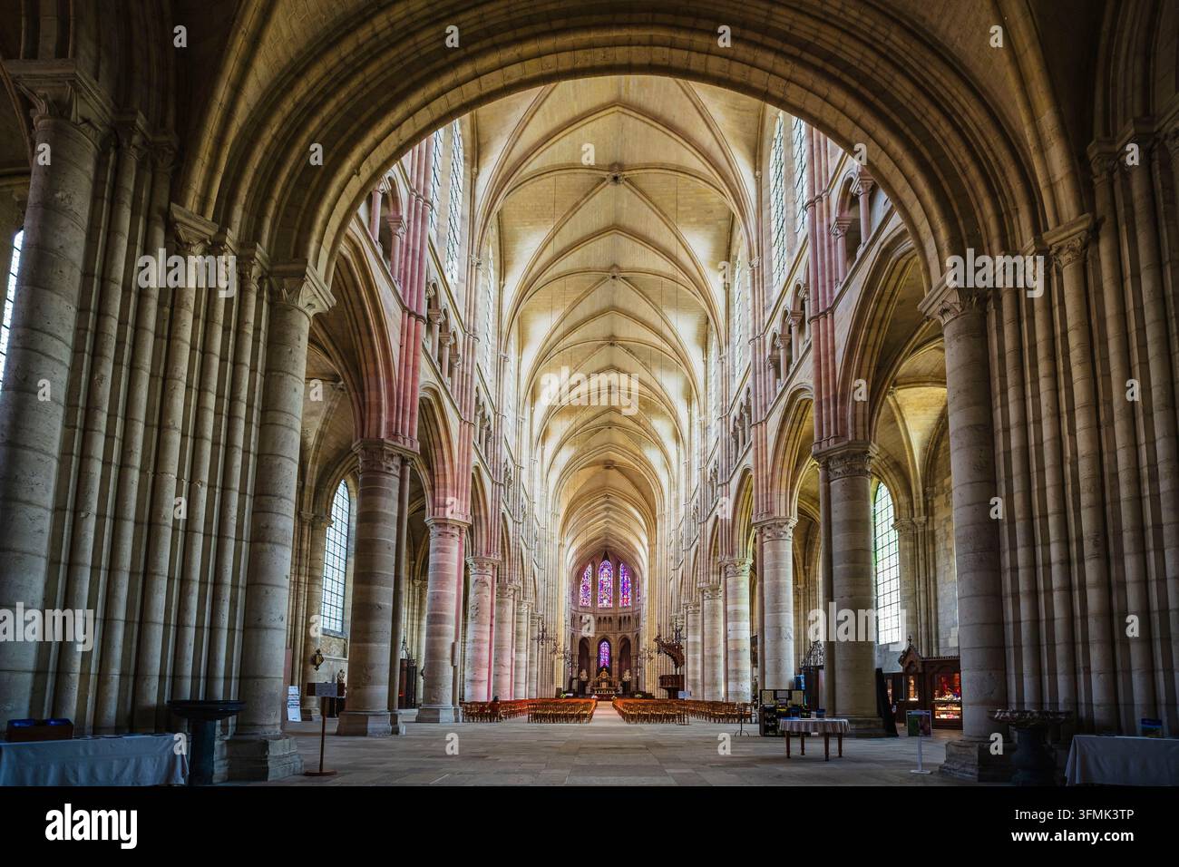 Francia, Aisne, Soissons, navata della cattedrale di Saint-Gervais-et-Saint-Protais Foto Stock