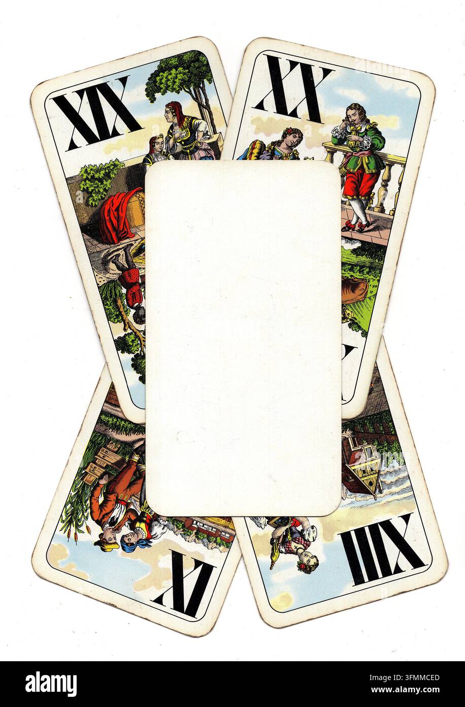 Un montaggio di carte di tarocchi/divinazione vintage con una carta vuota per testo o copia. Foto Stock