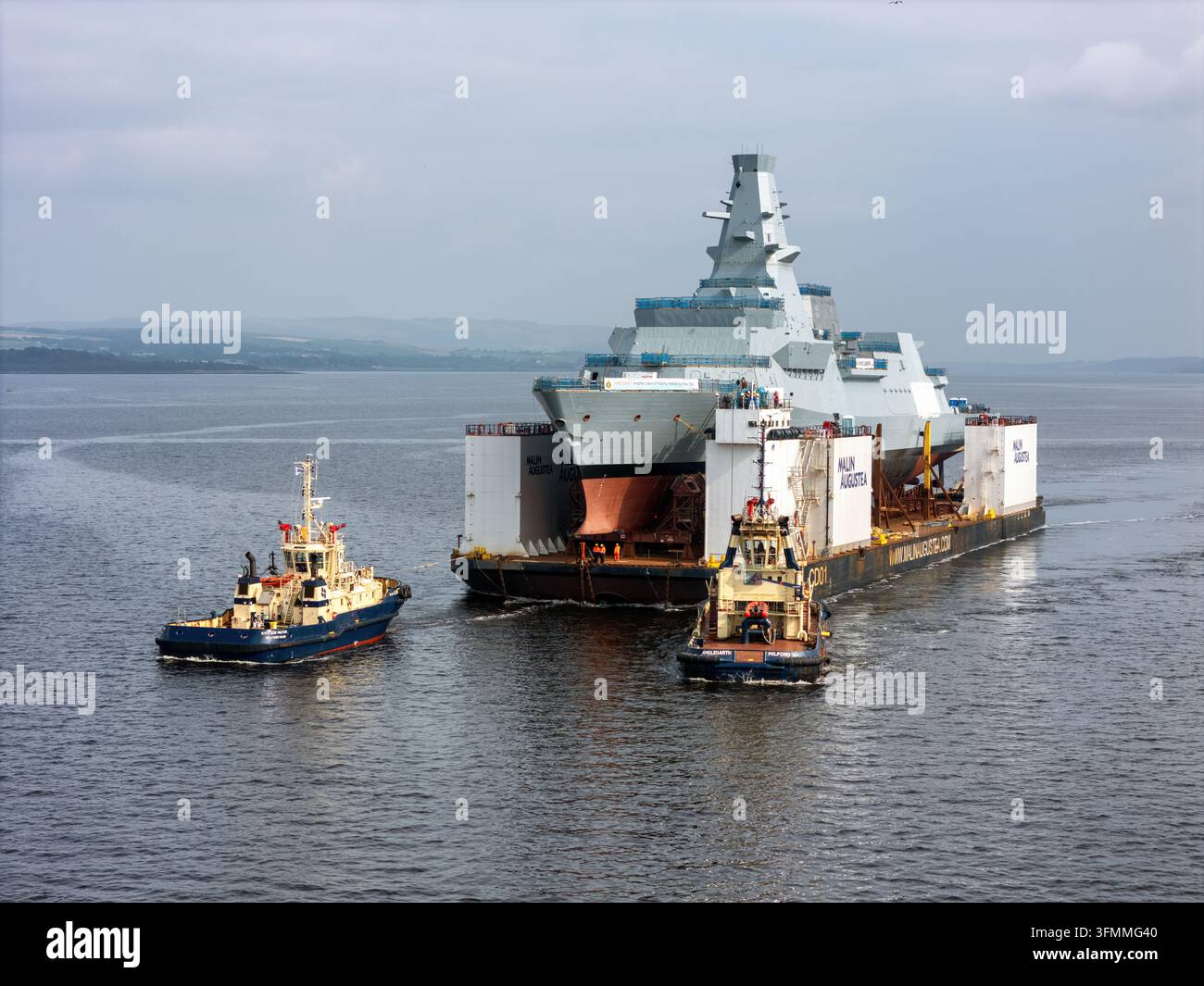 La fregata Tipo 26 HMS Cardiff (F89) su una chiatta semi-sommergibile prima del varo – Settembre 2024. Foto Stock