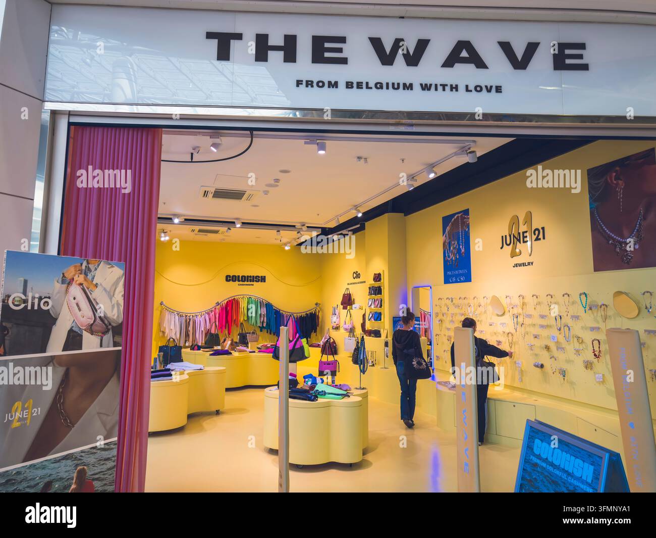 La boutique Wave all'aeroporto di Zaventem Foto Stock