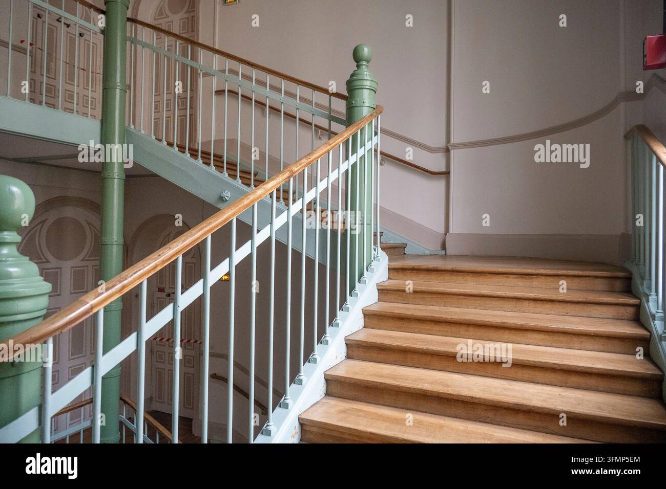 Francia. Parigi. 8° arrondissement. Avenue des Batignolles. Liceo Chaptal. Scala Foto Stock