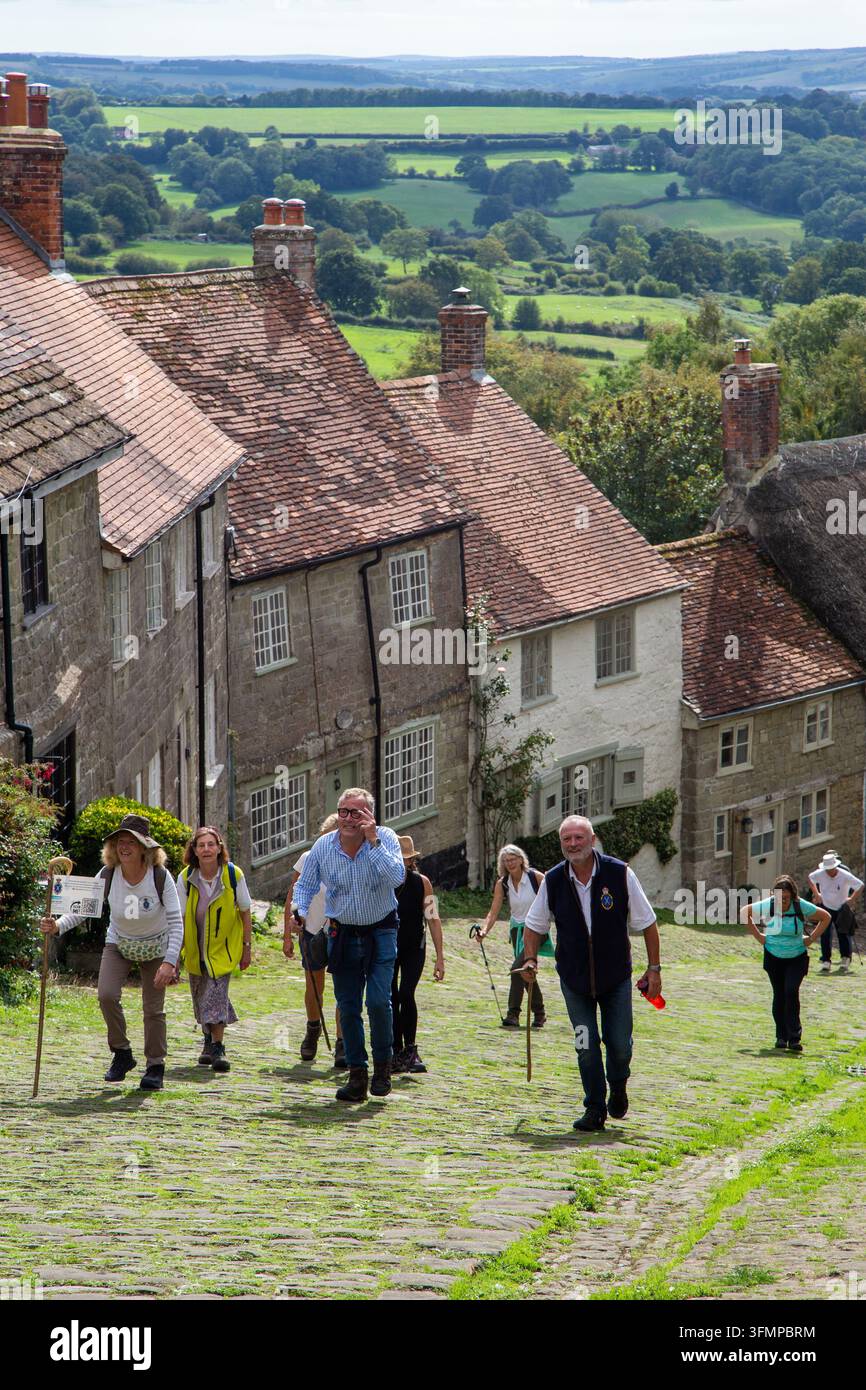 La passeggiata del Dorset High Sheriff’s County Line Walk Una passeggiata di 5 tappe intorno al confine del contea per sensibilizzare sulle linee del contea e lo sfruttamento dei bambini Shaftesbury Foto Stock