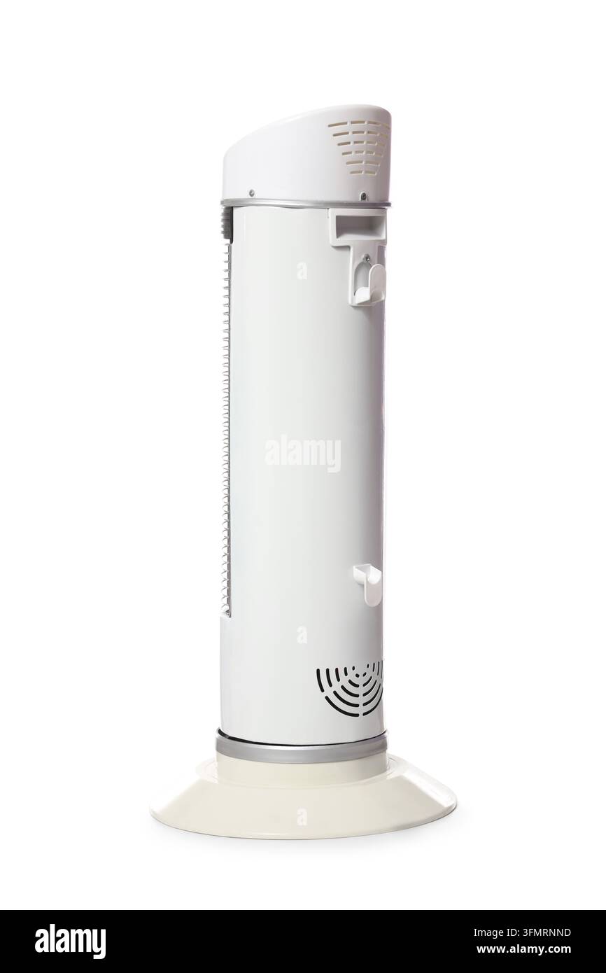 Controllo del clima e comfort domestico, ventilatore a torre bianco moderno per la circolazione dell'aria e il raffreddamento in interni residenziali o di ufficio isolato su sfondo bianco Foto Stock