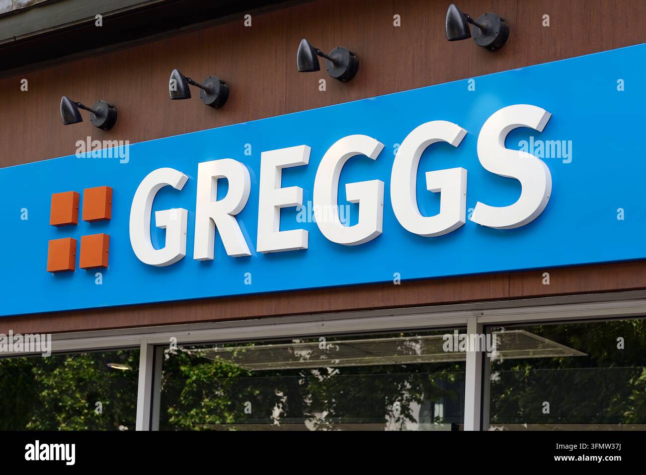 Punto vendita di cibo pronto da mangiare Greggs bakery, Regno Unito Foto Stock