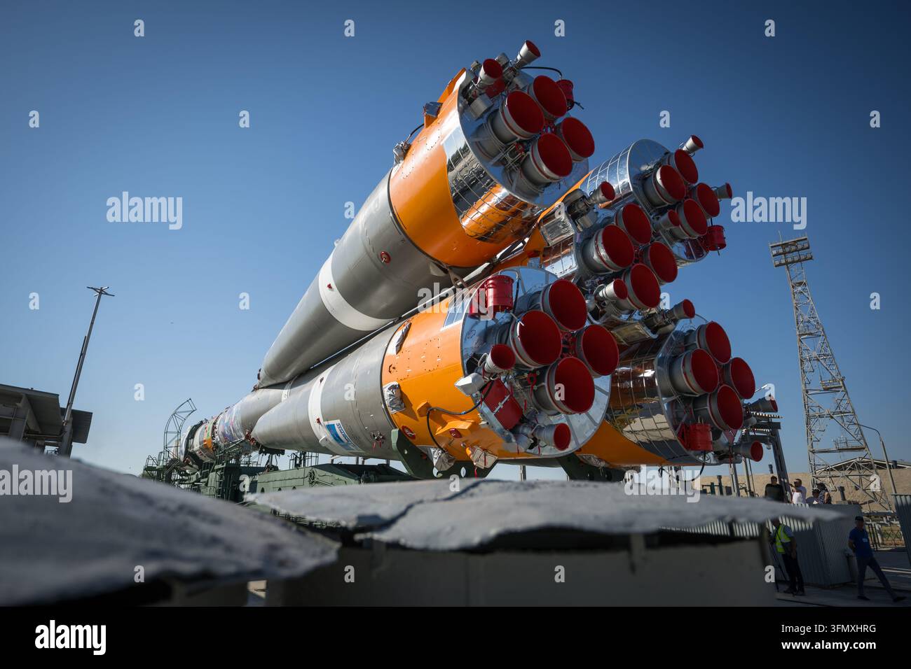 Spedizione 75 Rollout della Sojuz, Cosmodromo di Baikonur, Kazakistan, 11 luglio 2026 Foto Stock