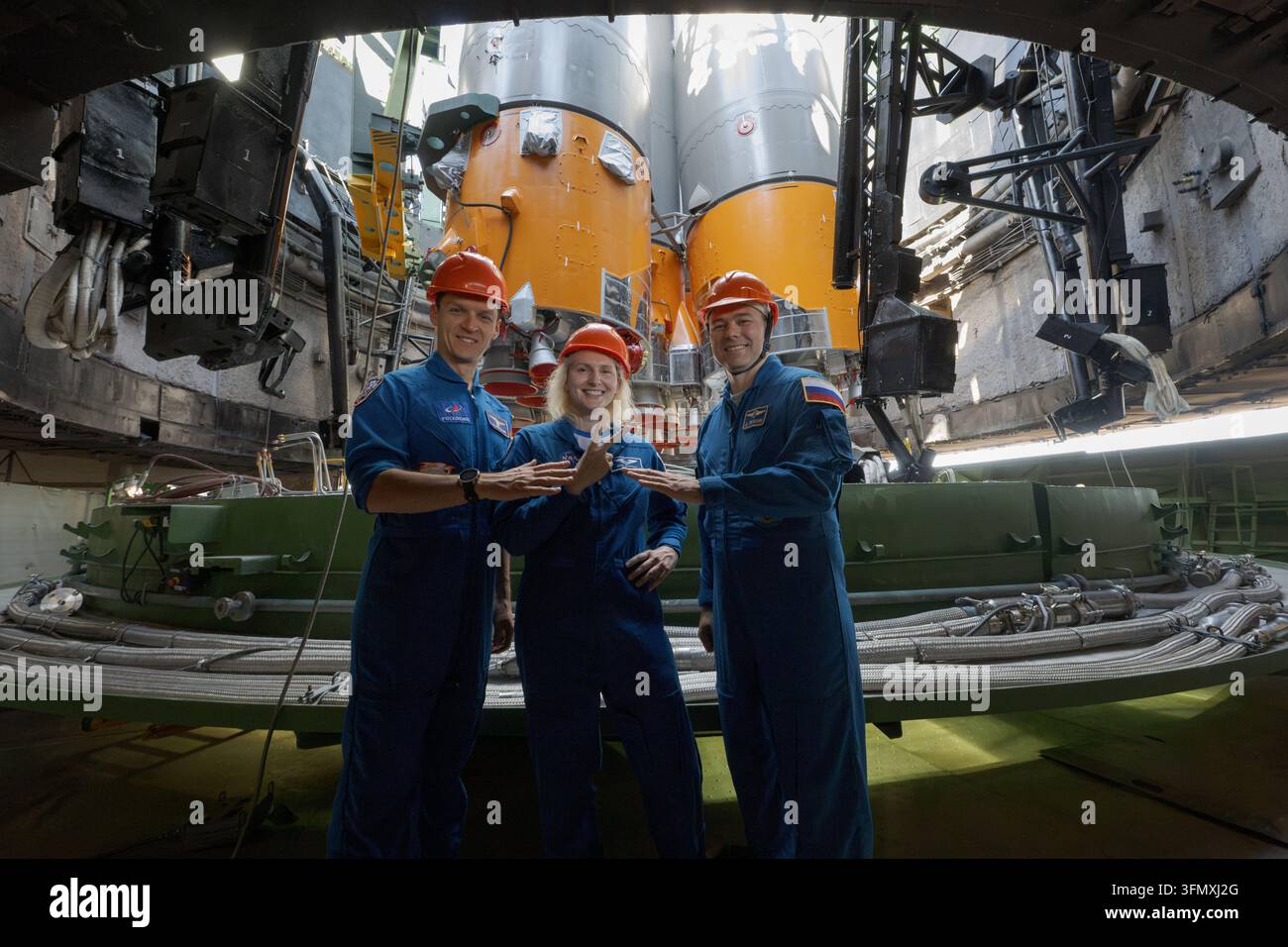 Spedizione 75 Rollout della Sojuz, Cosmodromo di Baikonur, Kazakistan, 11 luglio 2026 Foto Stock