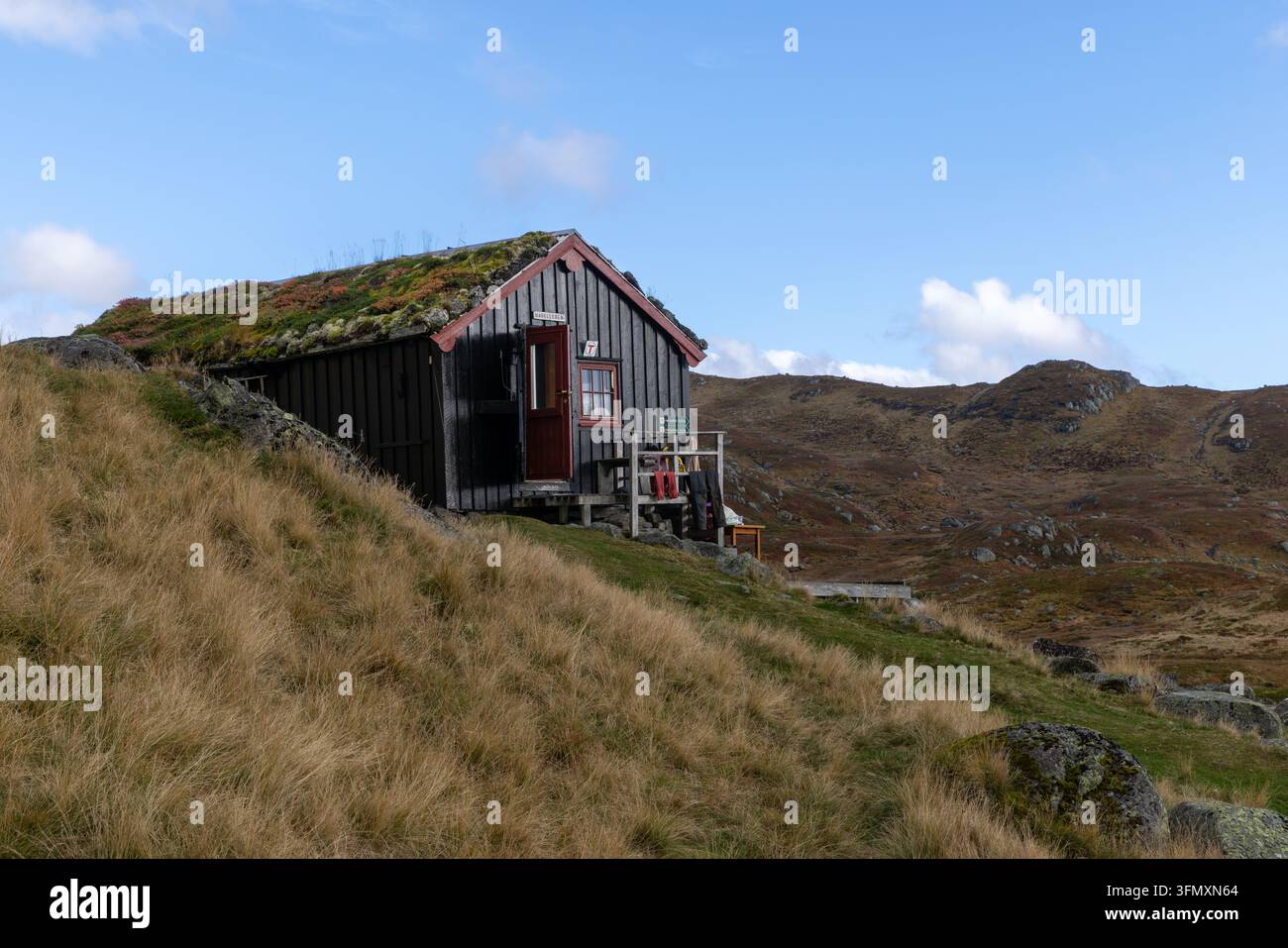 Capanna di montagna remota Hahelleren nelle alture norvegesi Foto Stock