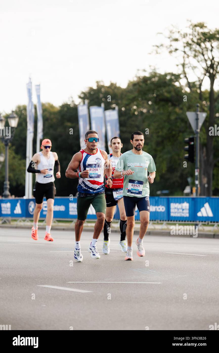 Berlino, Germania, BMW Berlino Maratona 2026, Correnti sulla strada Foto Stock