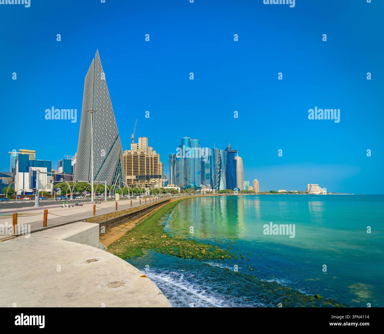 Burj Al Mana, Al Bidda Tower e altri grattacieli della capitale del Qatar. Foto Stock