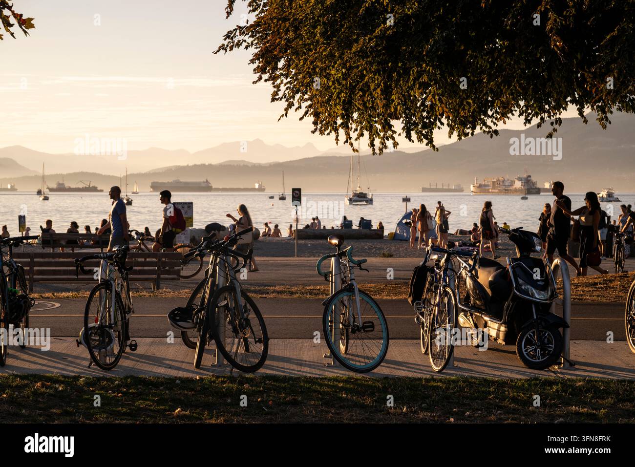Bella vista del tramonto da Kitslano Beach a Vancouver, BC, Canada Foto Stock