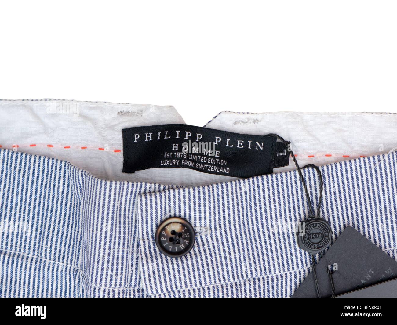 Pantaloni da uomo di Philipp Plein su sfondo bianco. Foto Stock