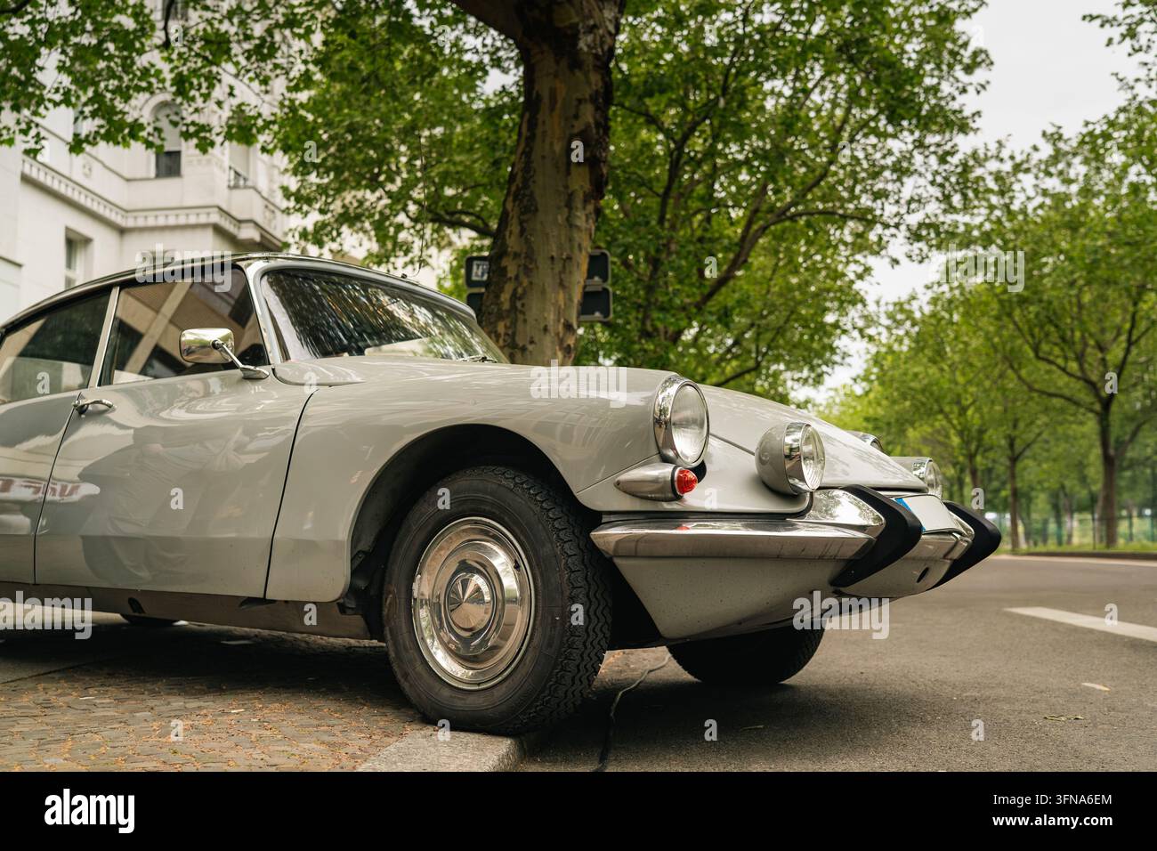 Automobile classica argentata esposta ai Classic Days di Berlino Foto Stock
