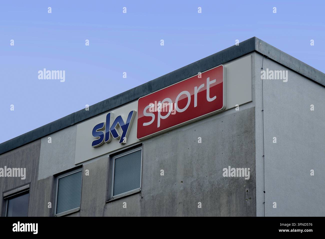 Cielo a Unterföhring vicino a Monaco di Baviera Cielo a Unterföhring vicino a Monaco di Baviera, 05.07.2026, Monaco di Baviera, Unterföhring, Medienallee, Germania Sky Deutschland ha la sua sede principale a Unterföhring vicino a Monaco di Baviera. *** Cielo a Unterföhring vicino a Monaco di Baviera Cielo a Unterföhring vicino a Monaco di Baviera, 5 luglio 2026, Monaco di Baviera, Unterföhring, Medienallee, Germania Sky Deutschland ha la sua sede principale a Unterföhring vicino a Monaco di Baviera Foto Stock