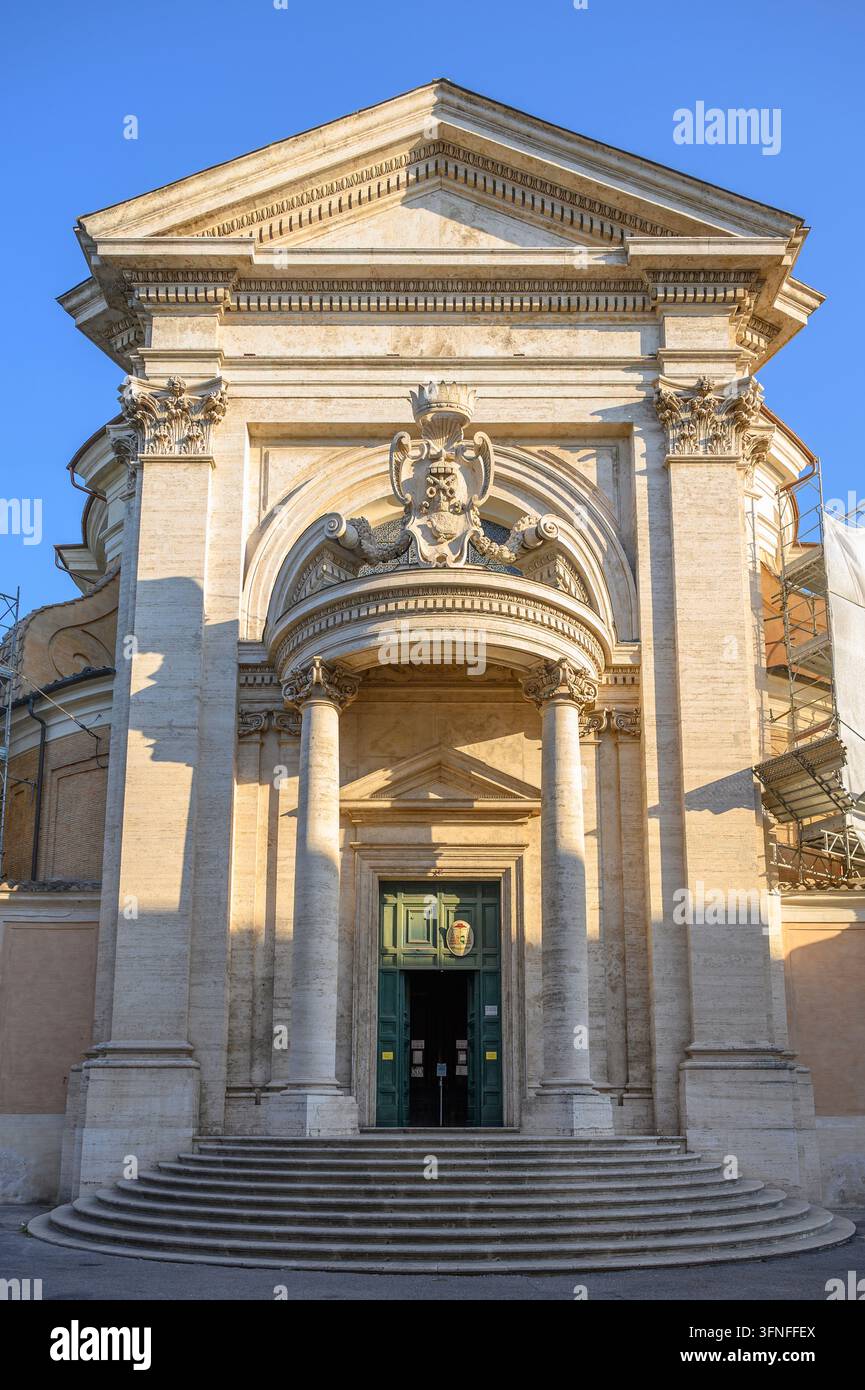 Facciata barocca della Chiesa di Sant'Andrea al Quirinale di Gian Lorenzo Bernini a Roma, Italia Foto Stock