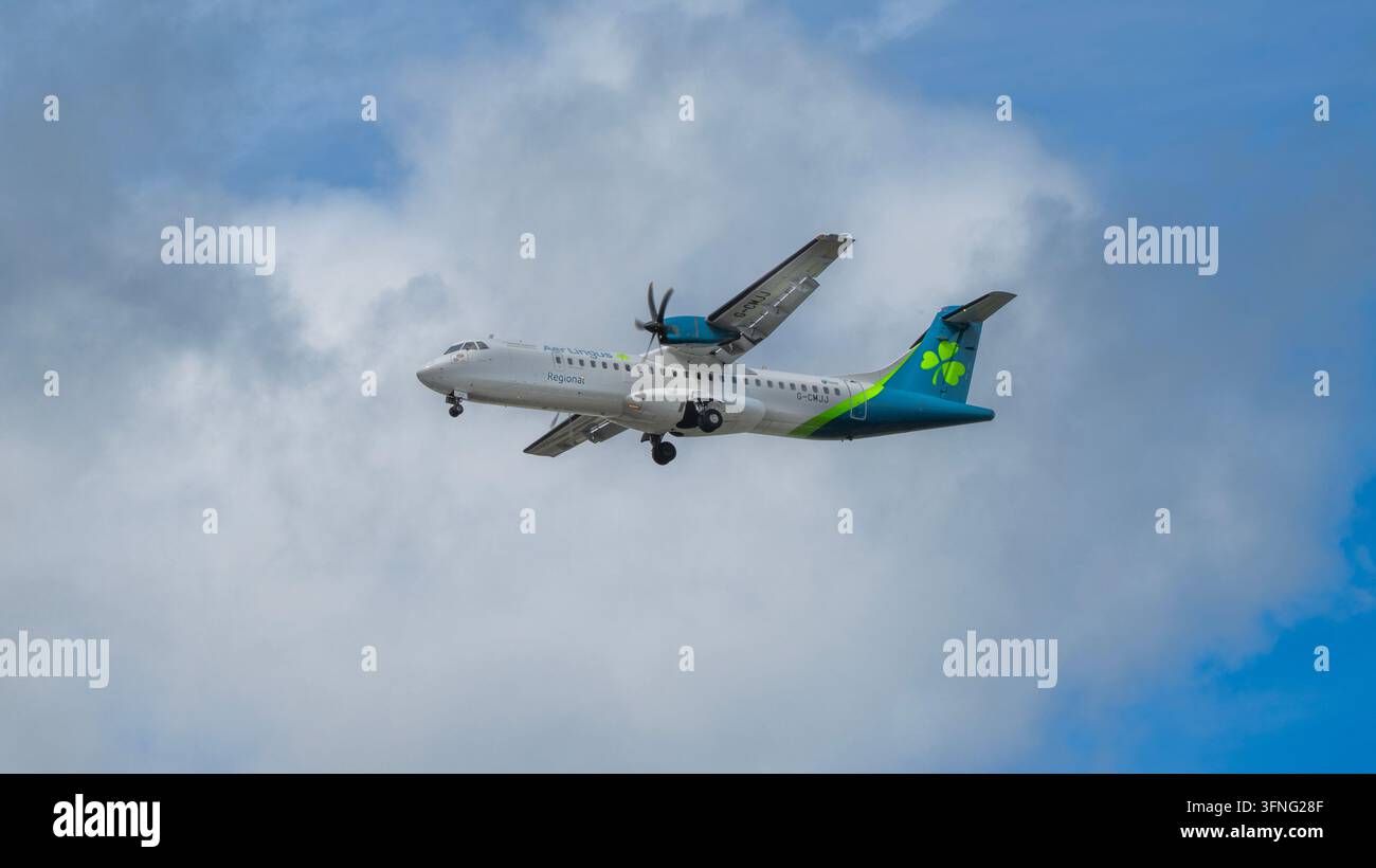 Aereo Aer Lingus in avvicinamento all'aeroporto di Glasgow Foto Stock