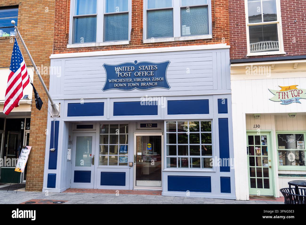 Winchester Virginia - 27 agosto 2023: Ufficio postale nel centro di Winchester in un edificio storico Foto Stock