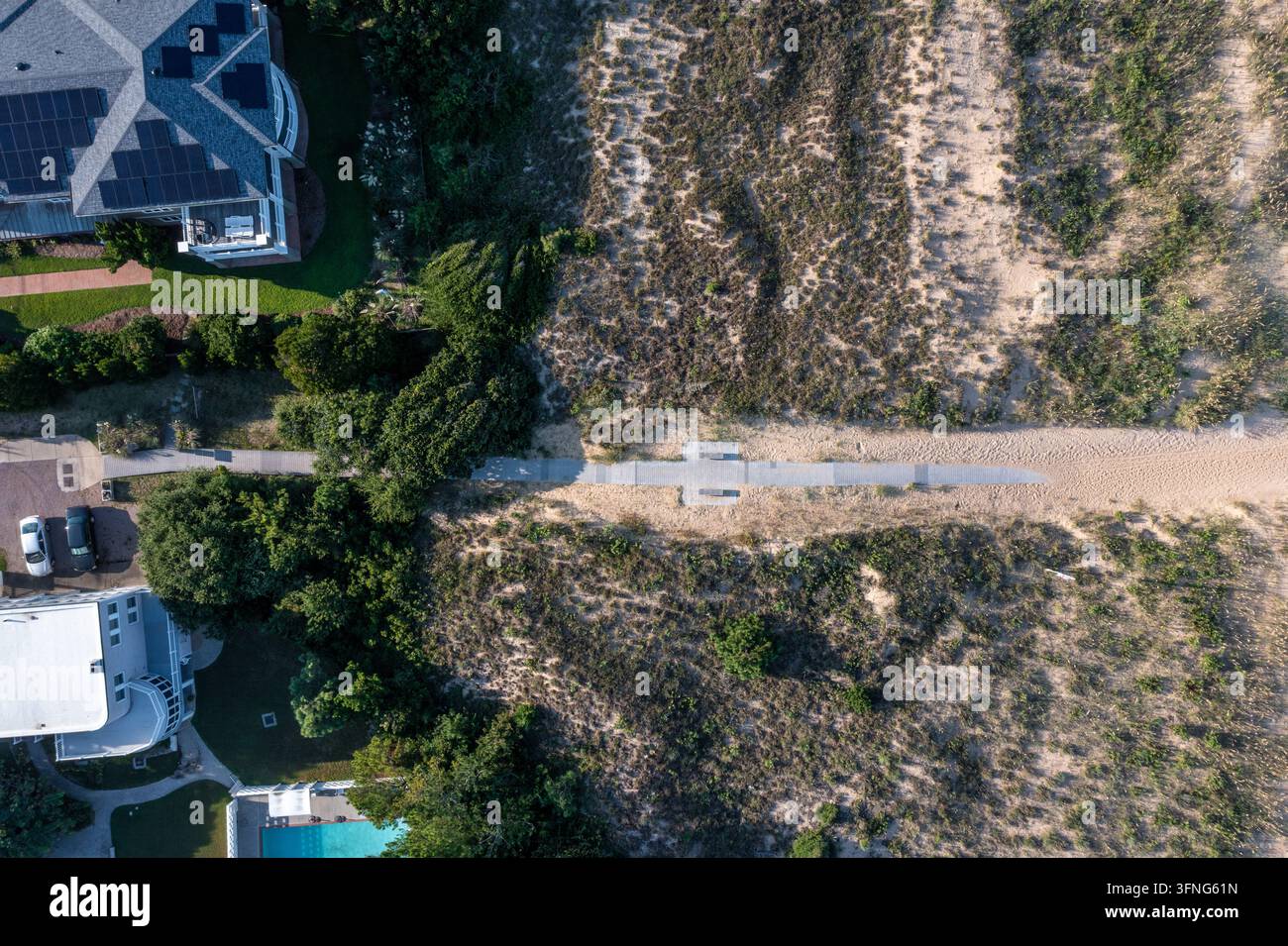 Vista aerea dell'accesso alla spiaggia che porta al lungomare di Virginia Beach Foto Stock