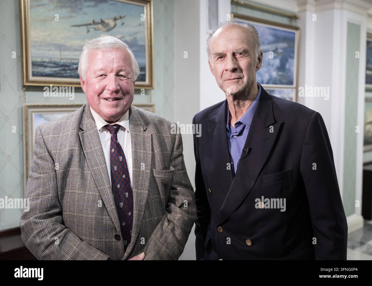 Air Commodore Richard (Rick) Peacock-Edwards CBE con Sir Ranulph Twisleton-Wykeham-Fiennes, comunemente noto come Ranulph "Ran" Fiennes al RAF Club Foto Stock