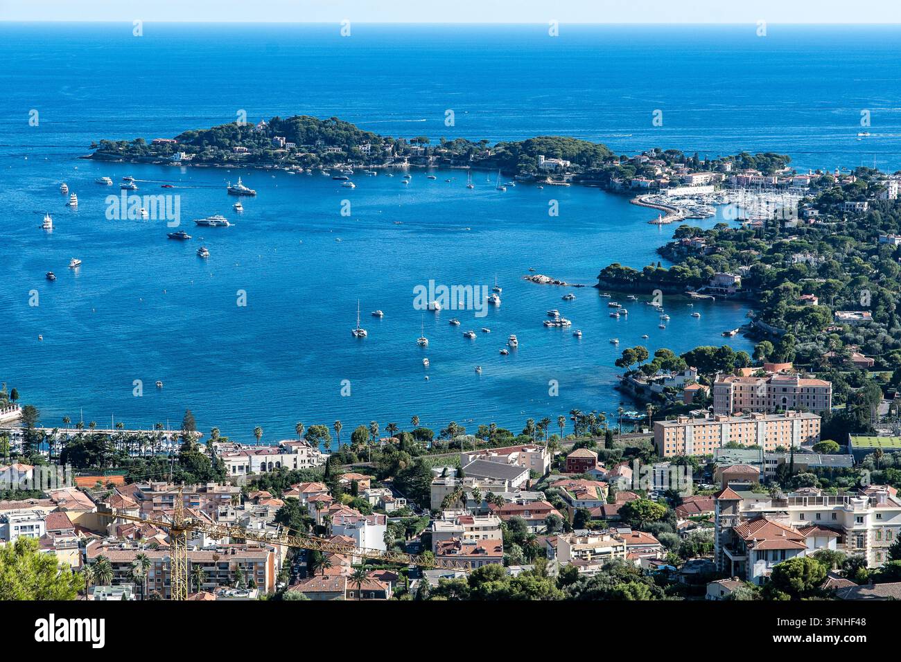 Vista di Beaulieu-Sur-Mer e Saint-Jean Cap Ferrat dalla Moyenne Corniche Foto Stock
