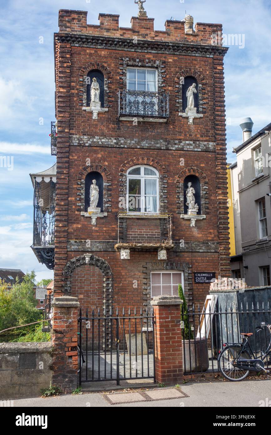 Caudwell's Castle (noto anche come Bacon's Tower o la Casa del Pedaggio di Folly Bridge), situato sull'isola di Folly Bridge a Oxford Foto Stock