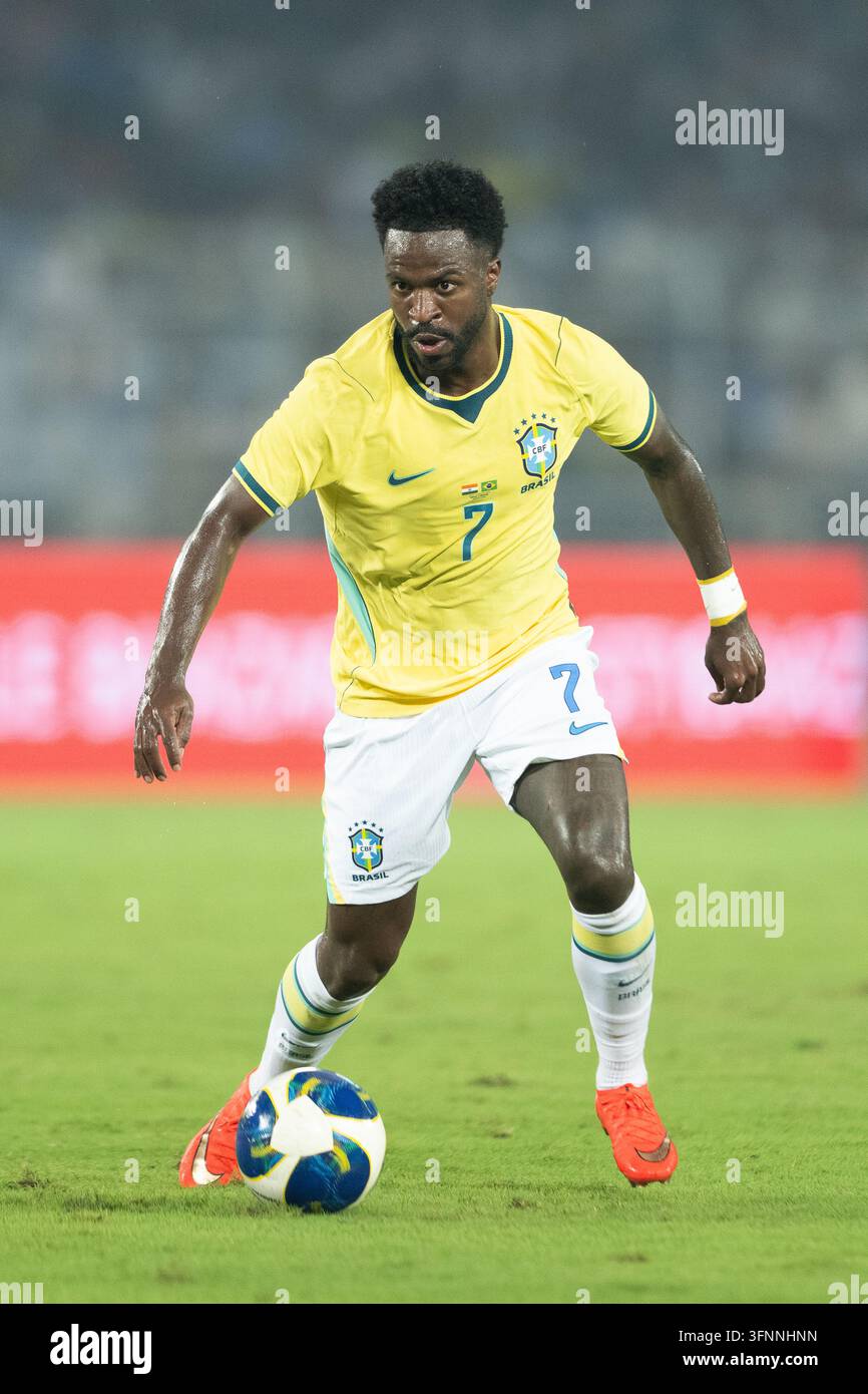 Partita amichevole internazionale India contro Brasile, Amichevole FIFA, Calcutta, India, 3 ottobre 2026. L'India in maglia blu, il Brasile in gialla. Foto Stock