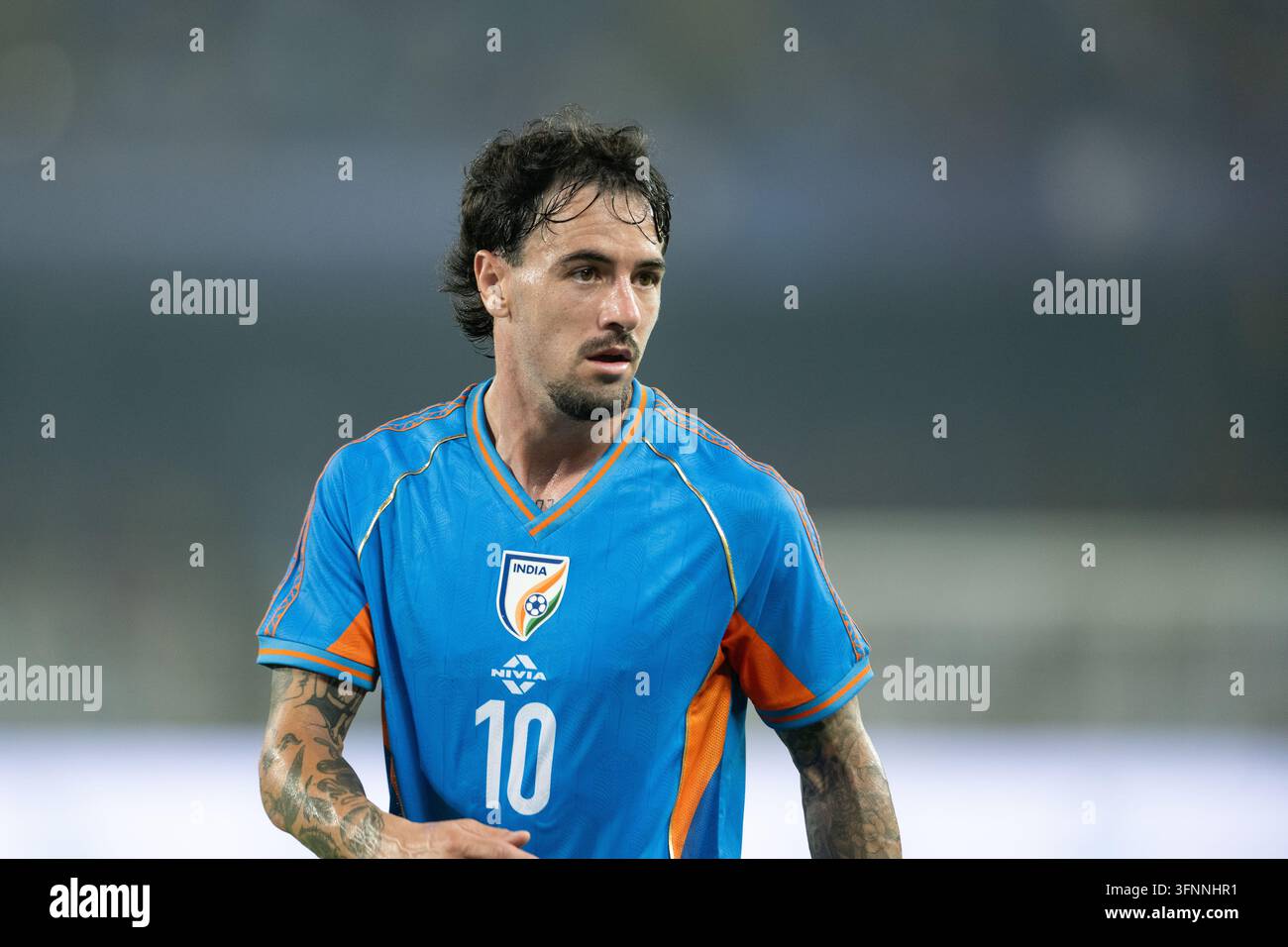 Partita amichevole internazionale India contro Brasile, Amichevole FIFA, Calcutta, India, 3 ottobre 2026. L'India in maglia blu, il Brasile in gialla. Foto Stock