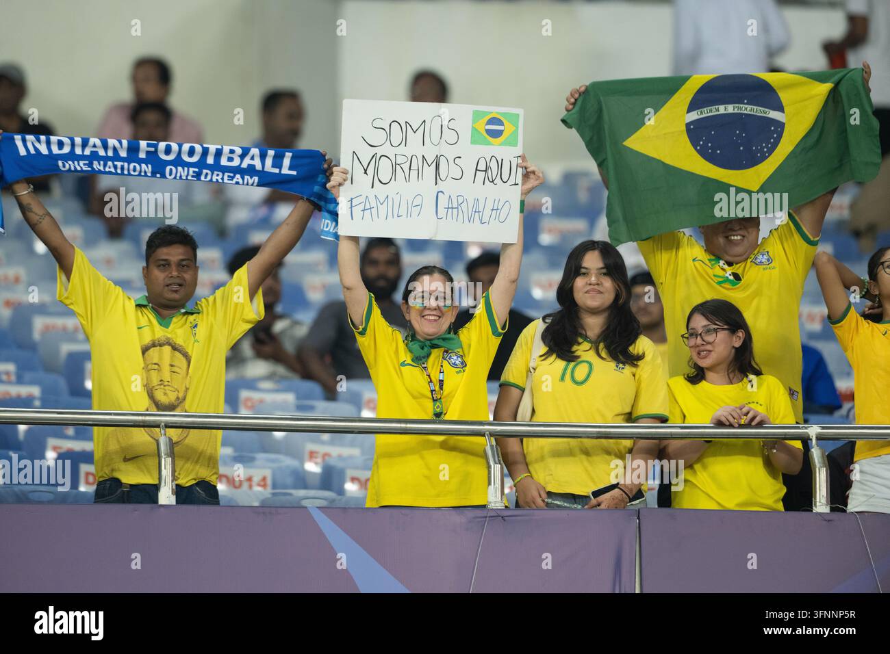Partita amichevole internazionale India contro Brasile, Amichevole FIFA, Calcutta, India, 3 ottobre 2026. L'India in maglia blu, il Brasile in gialla. Foto Stock
