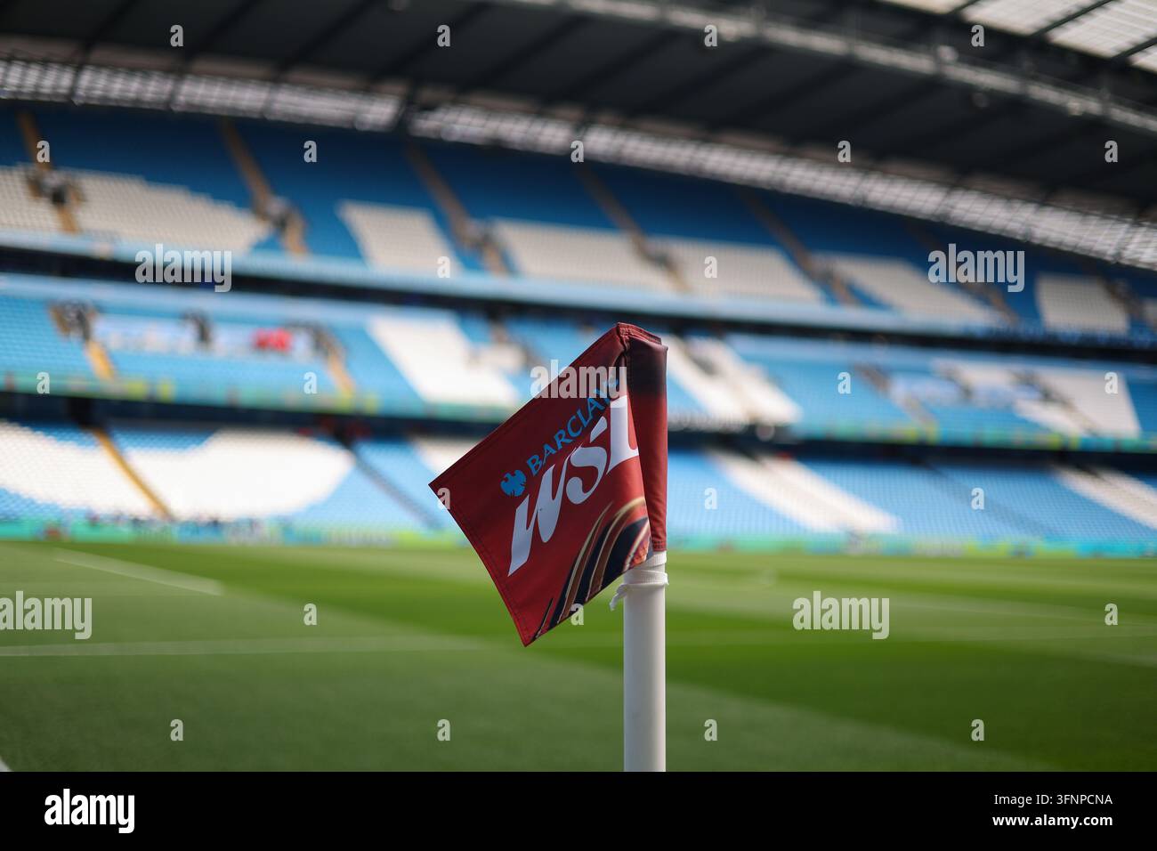 Etihad Stadium, Manchester, UK. 4 ott., 2026. Calcio della Super League femminile, Manchester City contro Arsenal; La bandiera d’angolo della WSL all’Etihad Stadium Credit: Action Plus Sports/Alamy Live News Foto Stock