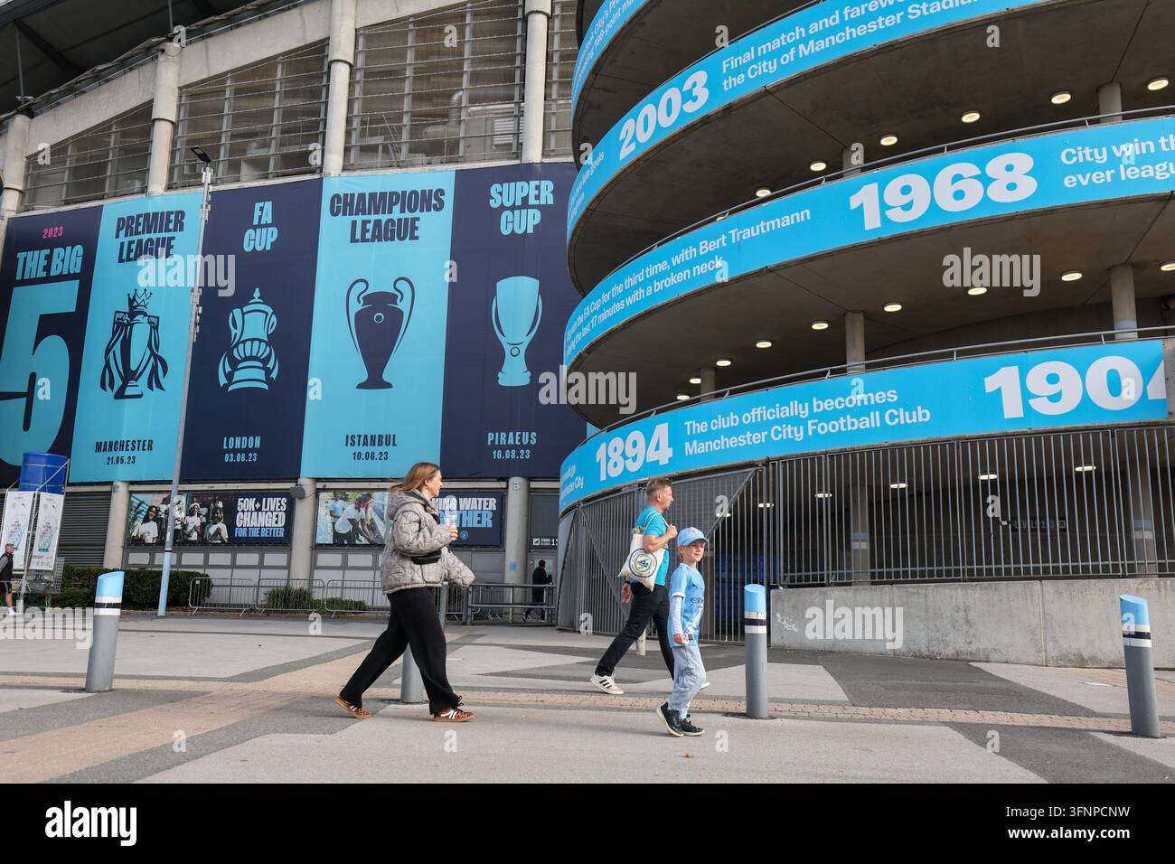 Etihad Stadium, Manchester, UK. 4 ott., 2026. Calcio della Women's Super League, Manchester City contro Arsenal; Tifosi del Manchester City che arrivano all'Etihad Stadium Credit: Action Plus Sports/Alamy Live News Foto Stock
