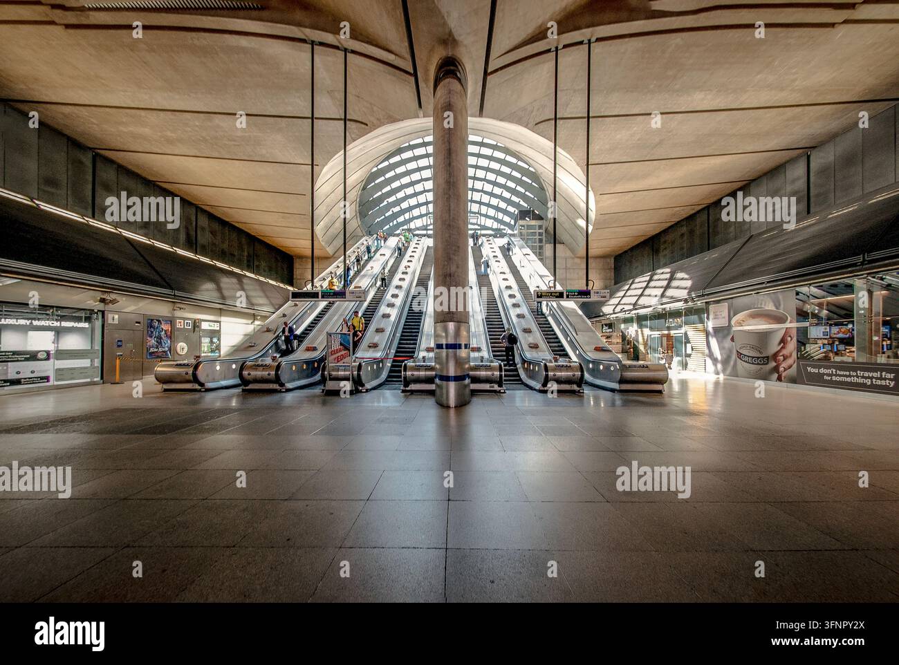 Stazione della metropolitana Canary Wharf Jubilee line di Londra progettata da Foster & Partners Foto Stock