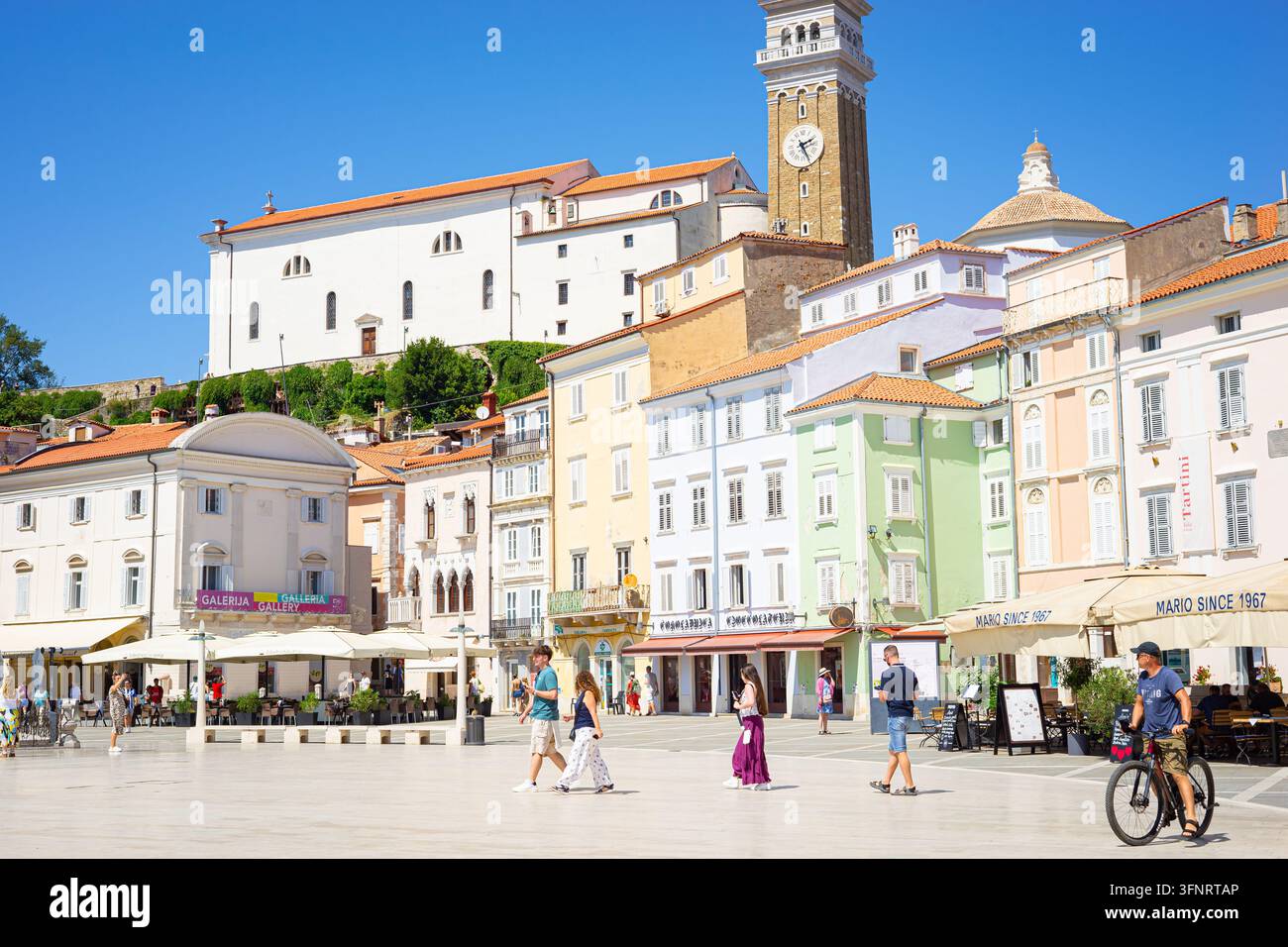 Piazza Tartini nella città costiera di Pirano, Slovenia. Foto Stock